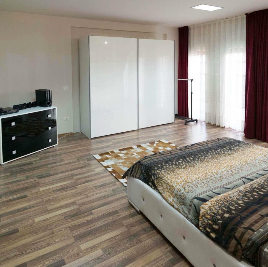 오라데아 Penthouse De Lux 아파트 외부 사진