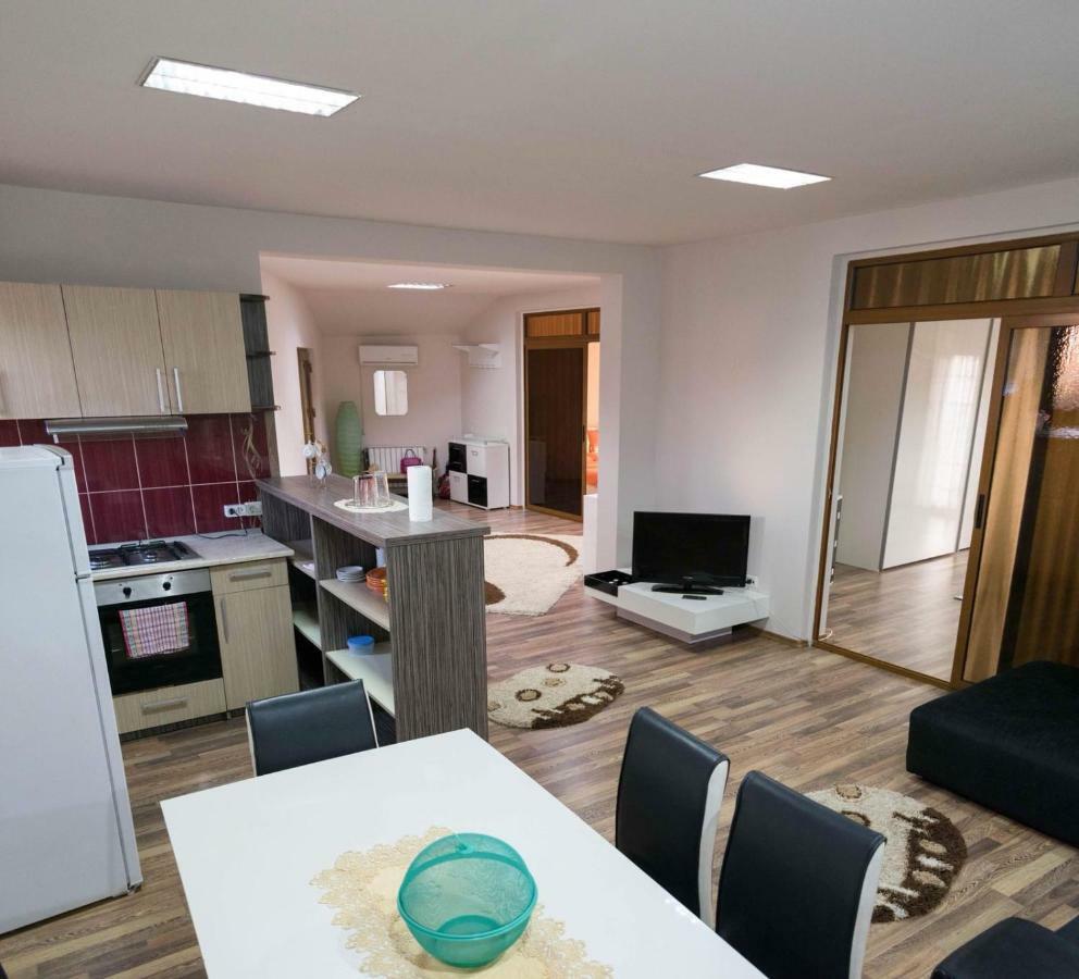 오라데아 Penthouse De Lux 아파트 외부 사진